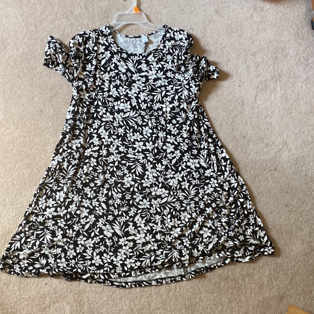 Old Navy fit and flare style dress/tunic top blk white floral vacation s…